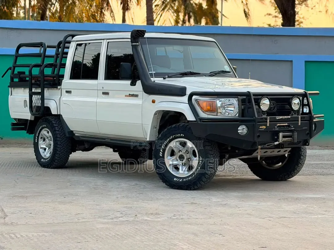 Toyota Land Cruiser 2015 White