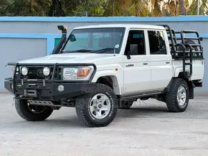Toyota Land Cruiser 2015 White