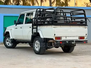 Toyota Land Cruiser 2015 White