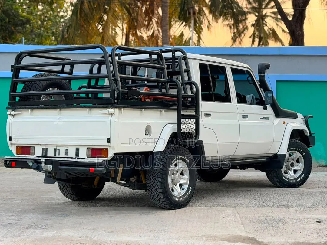 Toyota Land Cruiser 2015 White