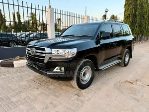 Toyota Land Cruiser 4.6 V8 GX 2017 White