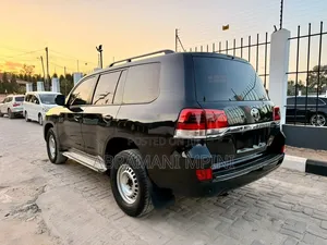 Toyota Land Cruiser 4.6 V8 GX 2017 White