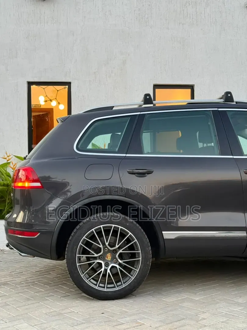 Volkswagen Touareg 2012 Black