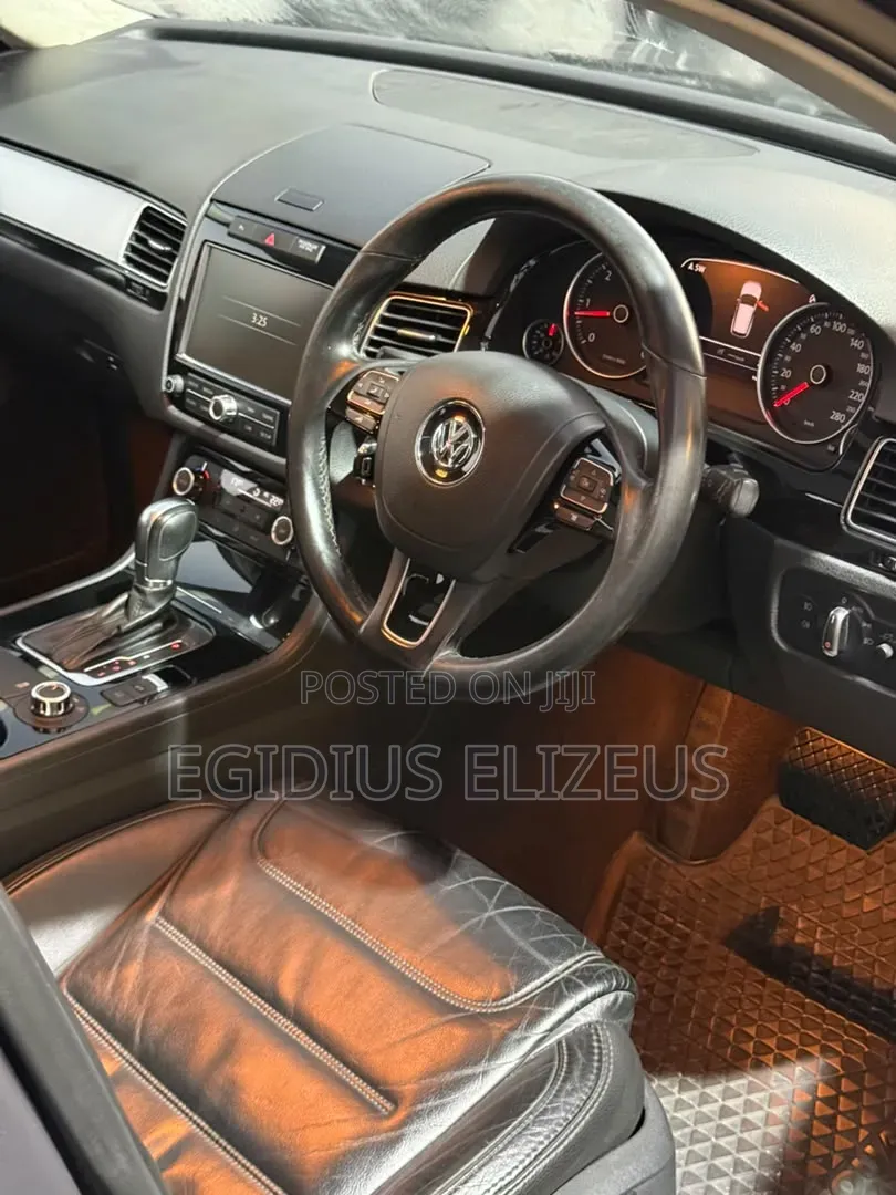 Volkswagen Touareg 2012 Black