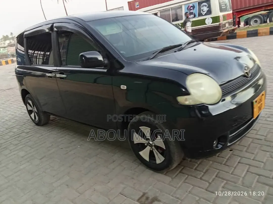 Toyota Sienta 1.5 AWD 2004 Black