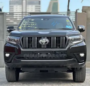 Toyota Land Cruiser Prado 2023 Black