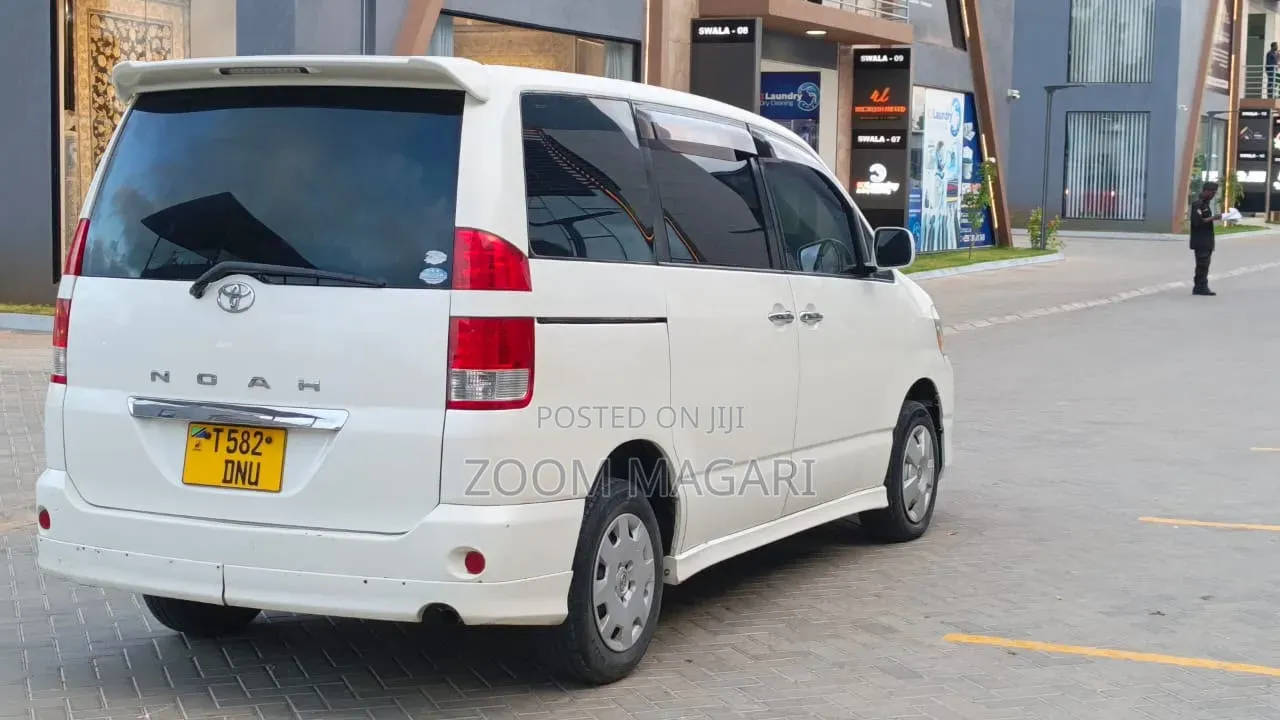 Toyota Noah 2006 White