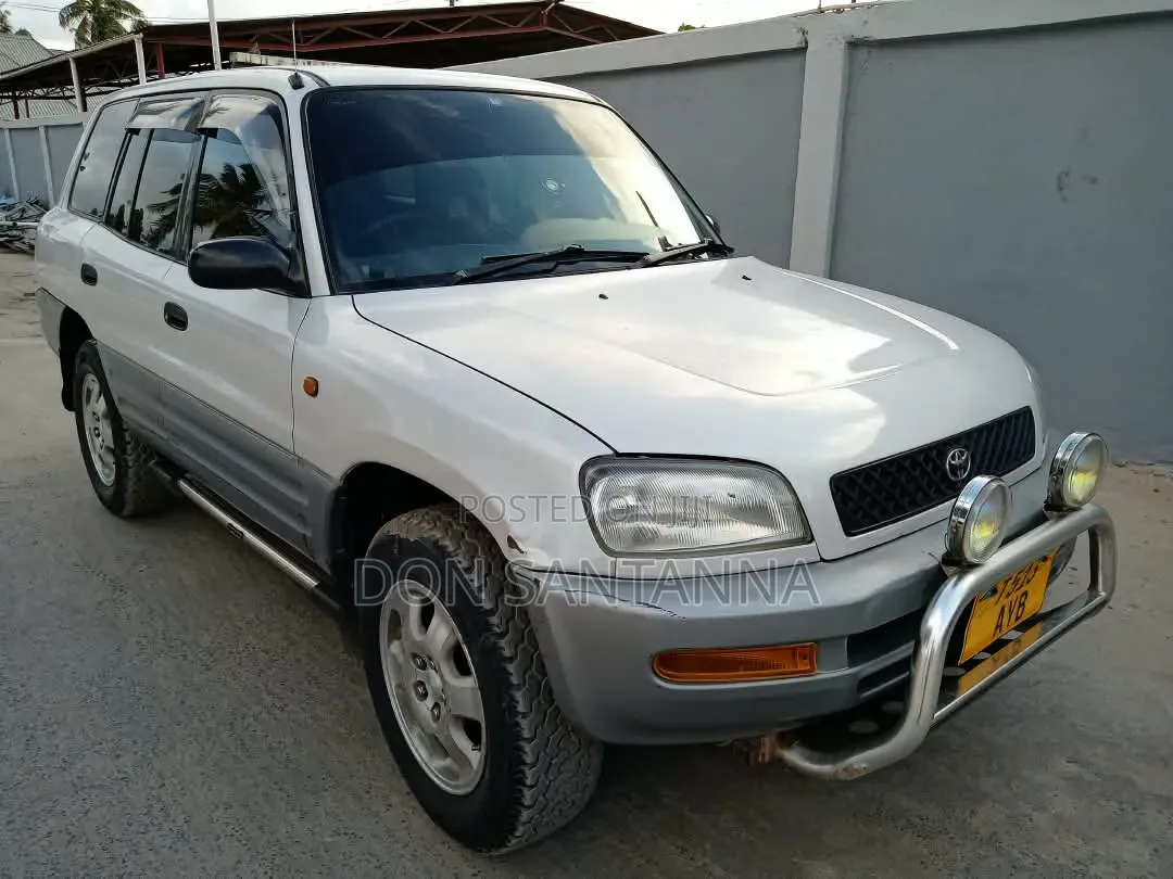Toyota RAV4 1999 White