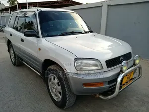 Toyota RAV4 1999 White