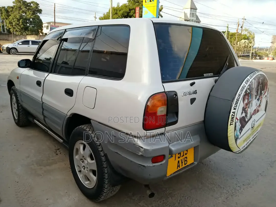 Toyota RAV4 1999 White