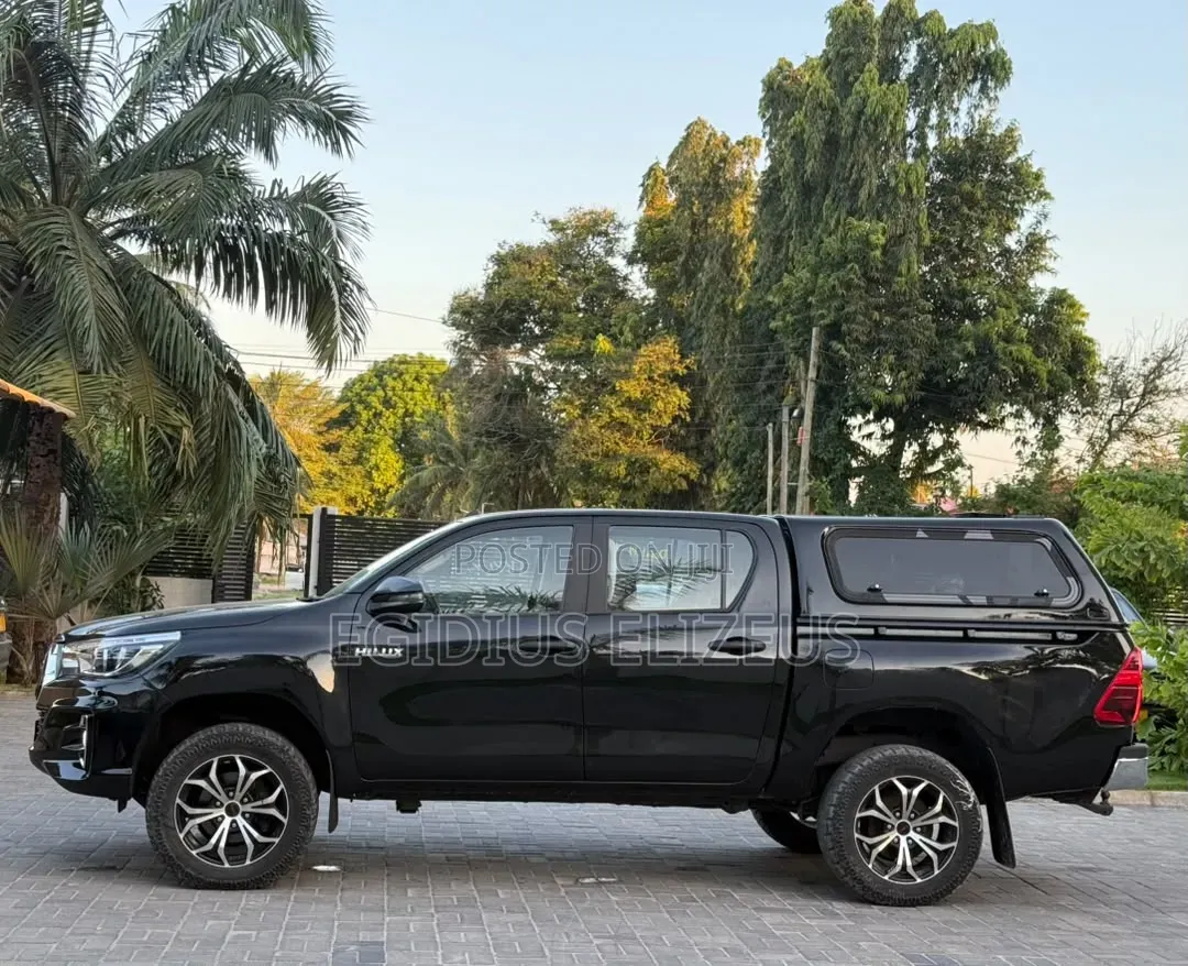 Toyota Hilux 2019 Black