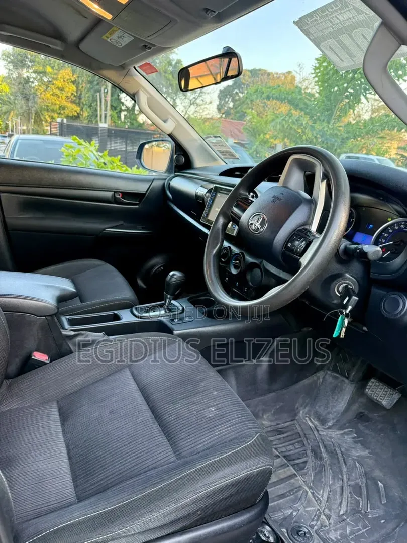 Toyota Hilux 2019 Black