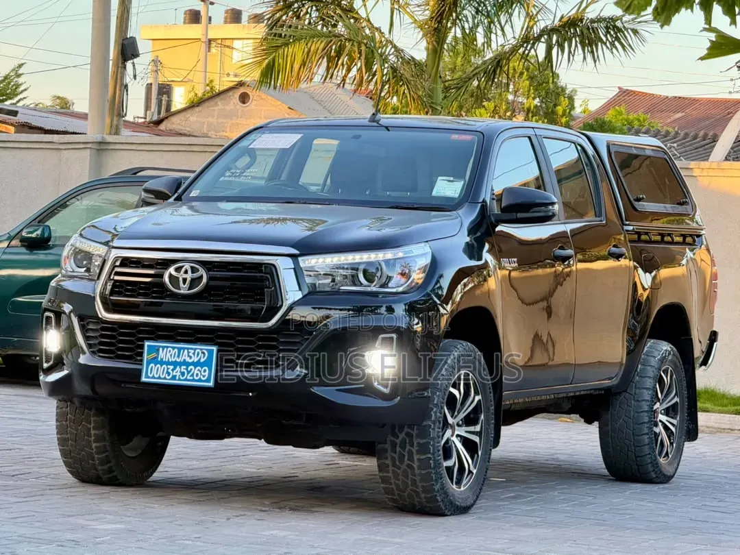 Toyota Hilux 2019 Black