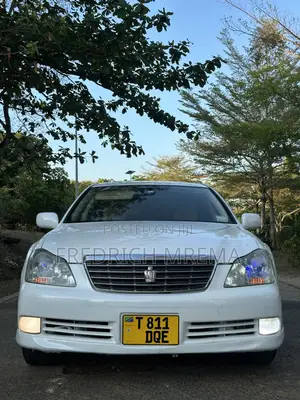 Toyota Crown 2004 White