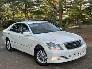 Toyota Crown 2004 White