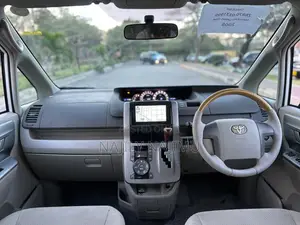 Toyota Noah 2.0 143hp AWD (7 Seater) 2008 White