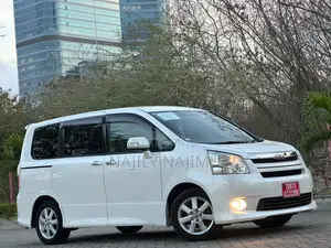 Toyota Noah 2.0 143hp AWD (7 Seater) 2008 White