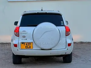 Toyota RAV4 4x4 2009 Pearl
