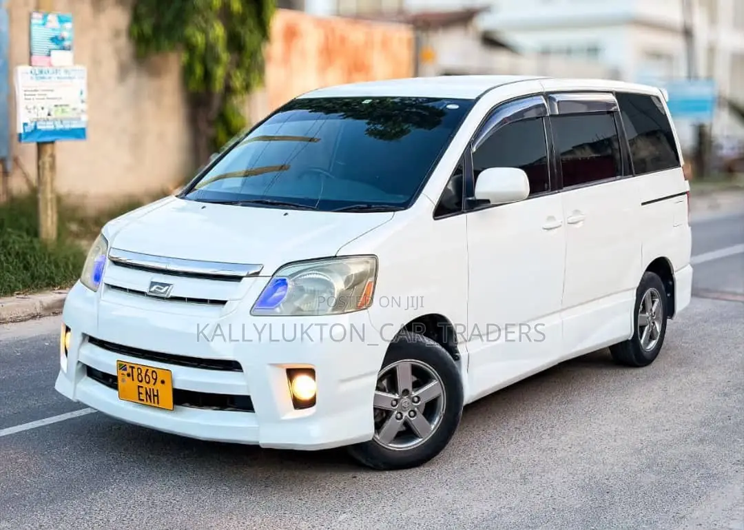 Toyota Noah 2009 White