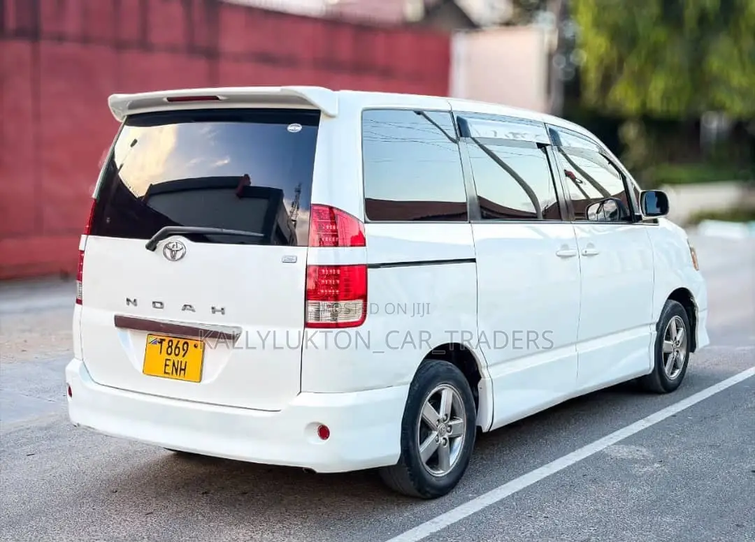 Toyota Noah 2009 White