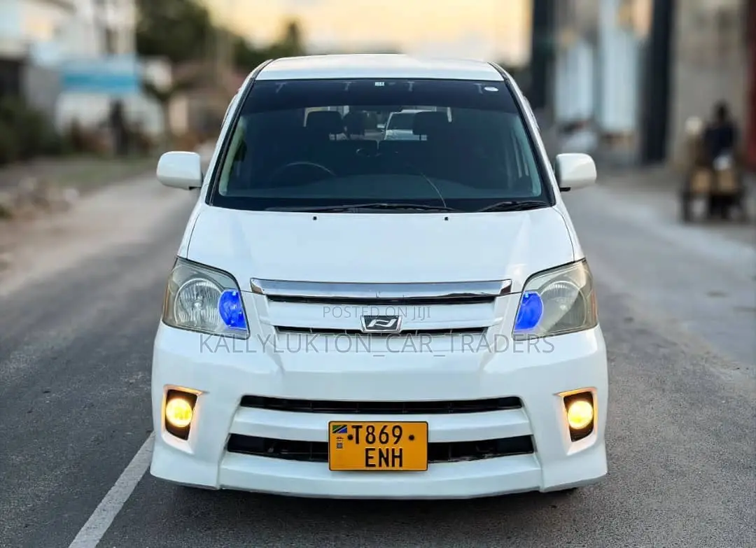 Toyota Noah 2009 White