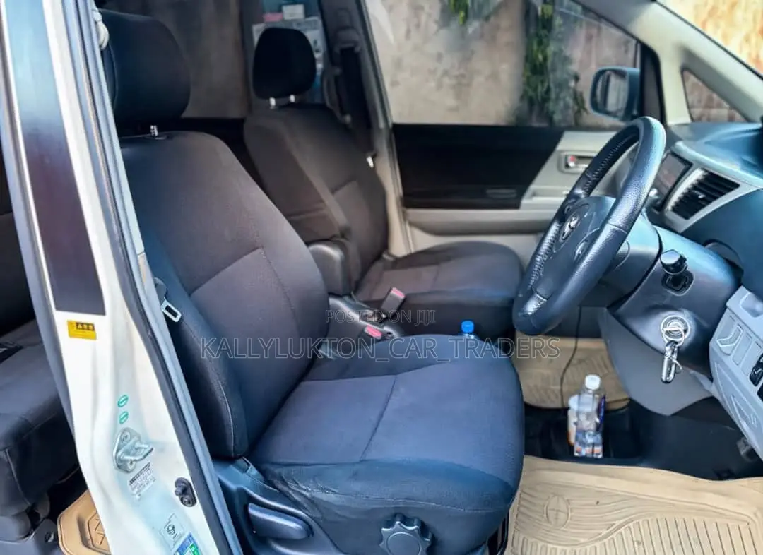 Toyota Noah 2009 White