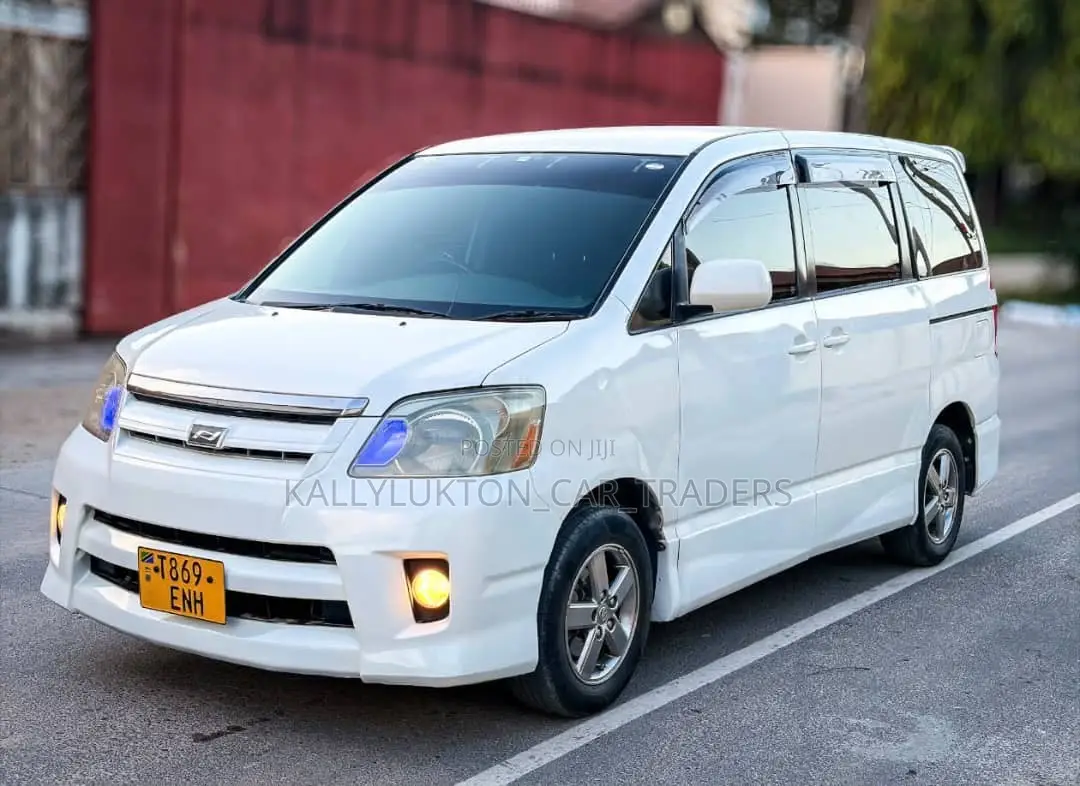 Toyota Noah 2009 White