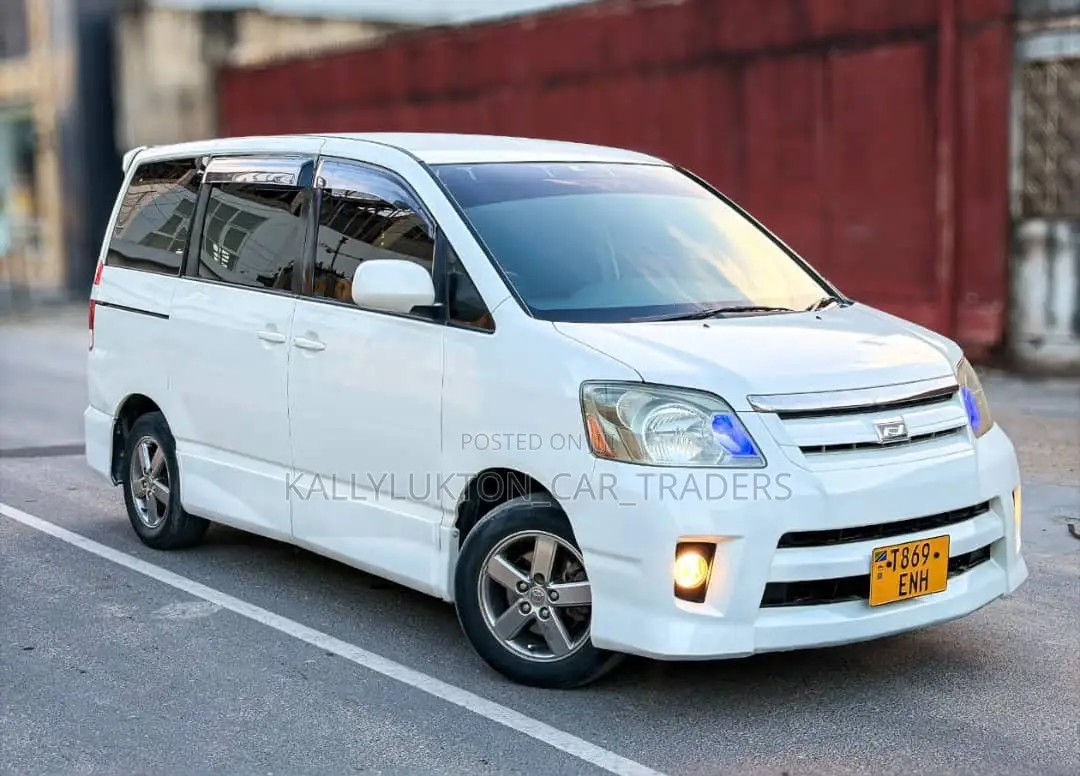 Toyota Noah 2009 White