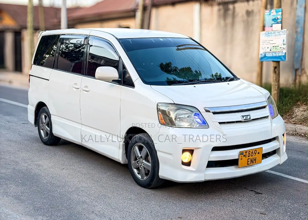 Toyota Noah 2009 White