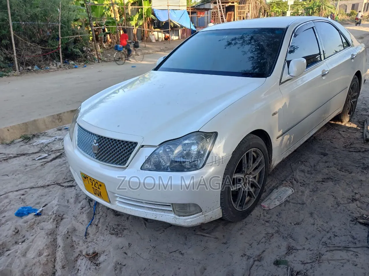 Toyota Crown Royale 2005 Pearl