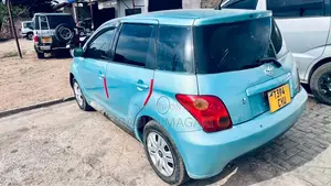 Toyota IST 2004 Blue