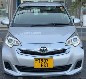Toyota Ractis 1.3 FWD 2015 Silver