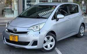Toyota Ractis 1.3 FWD 2015 Silver