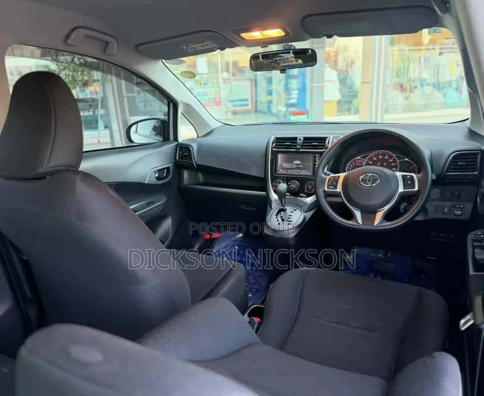 Toyota Ractis 1.3 FWD 2015 Silver