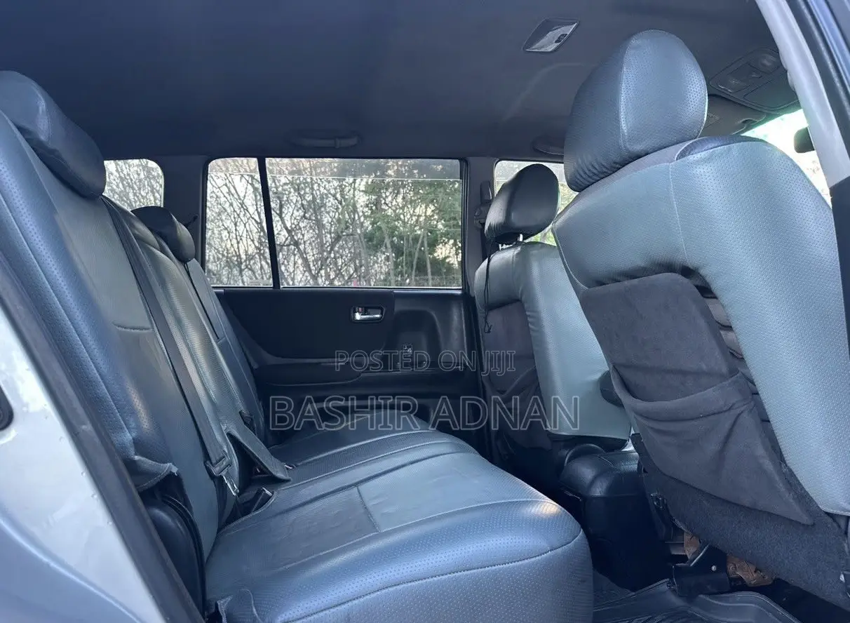 Toyota Kluger 2004 Silver