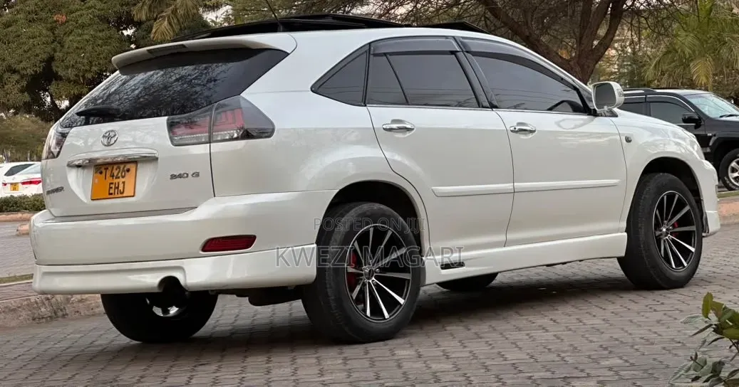 Toyota Harrier 2006 White