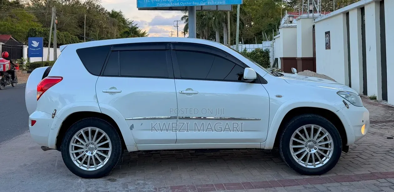 Toyota RAV4 2008 White