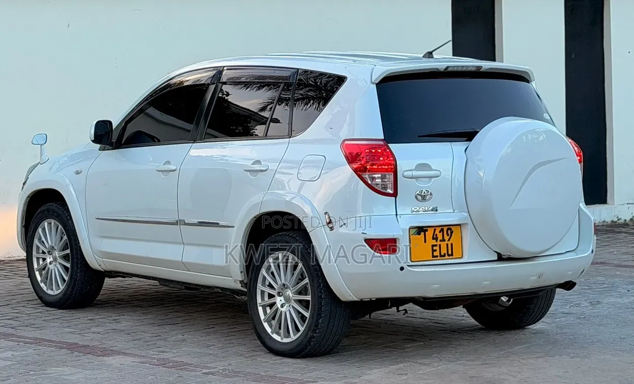 Toyota RAV4 2008 White