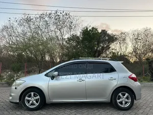 Toyota Auris 2010 Silver