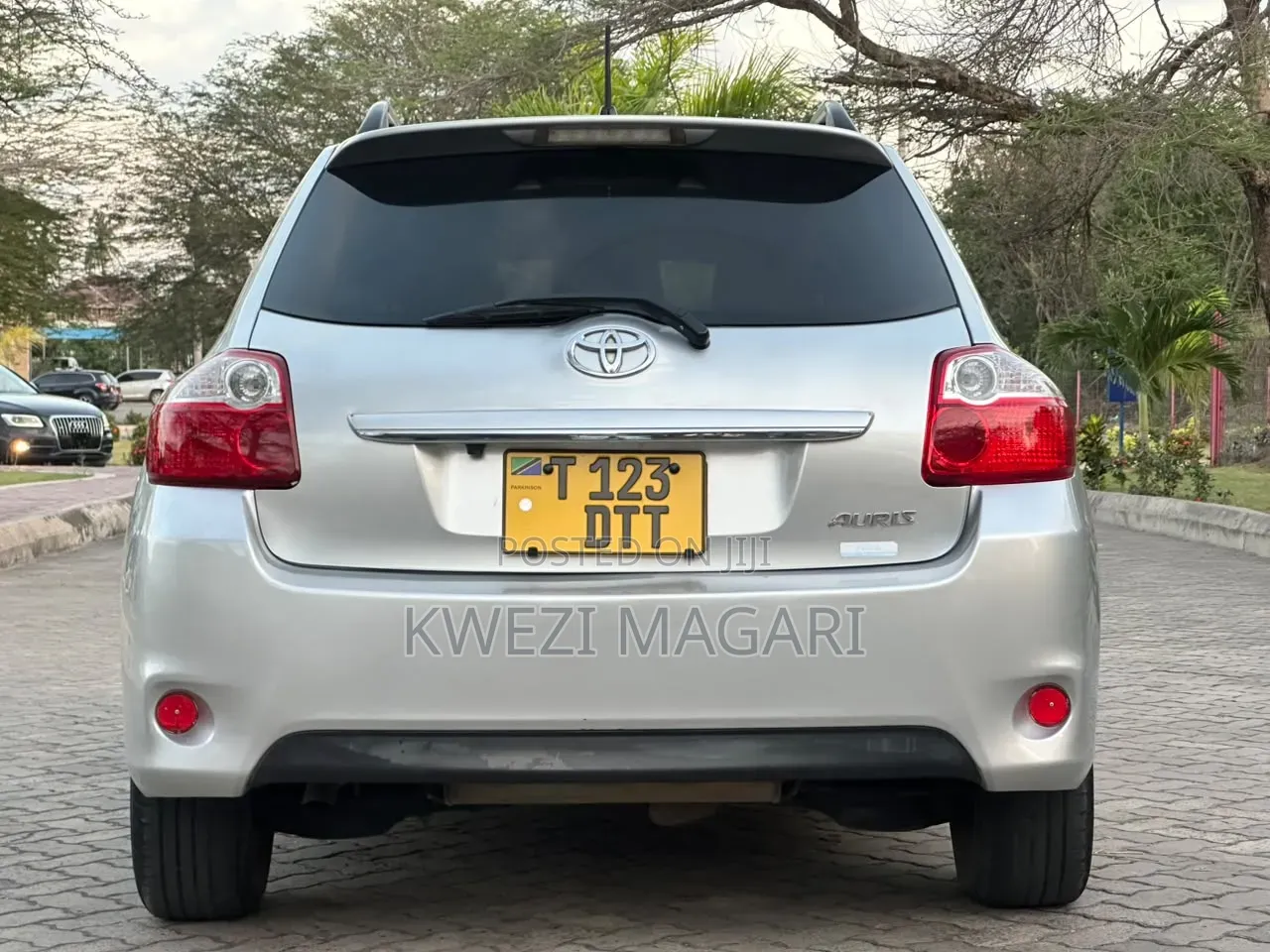 Toyota Auris 2010 Silver