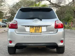 Toyota Auris 2010 Silver