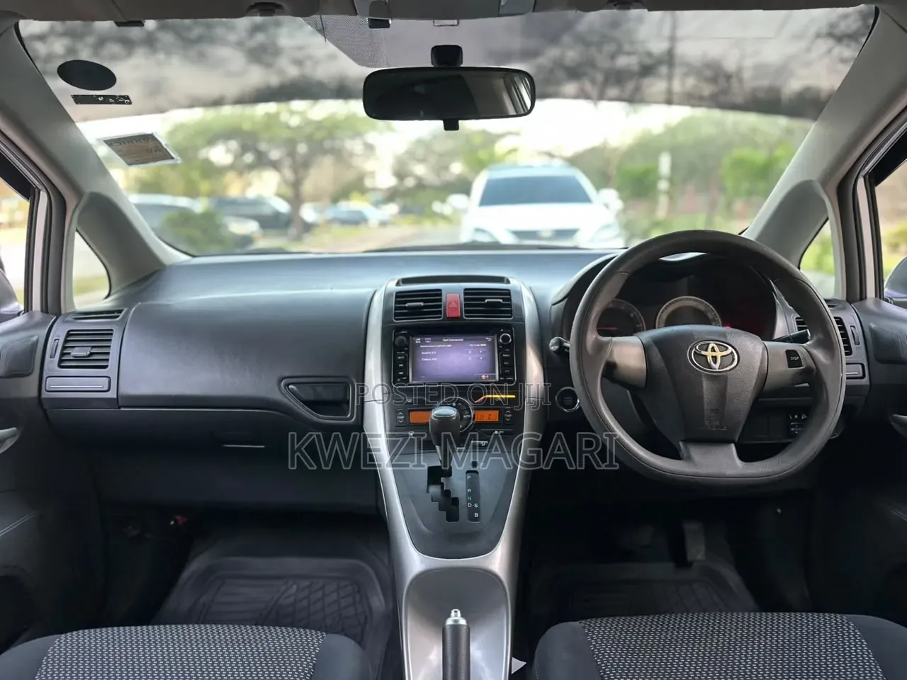 Toyota Auris 2010 Silver