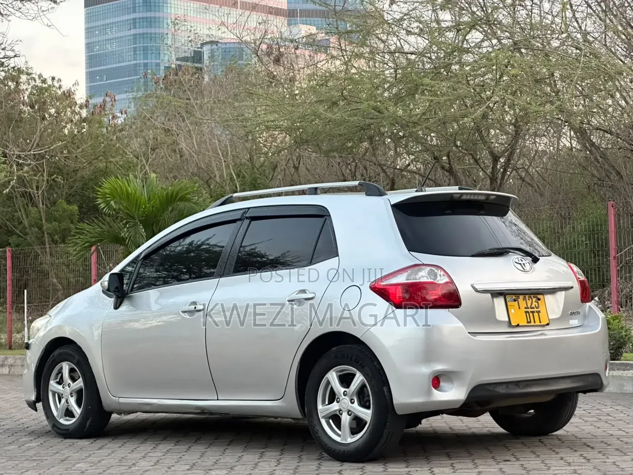 Toyota Auris 2010 Silver