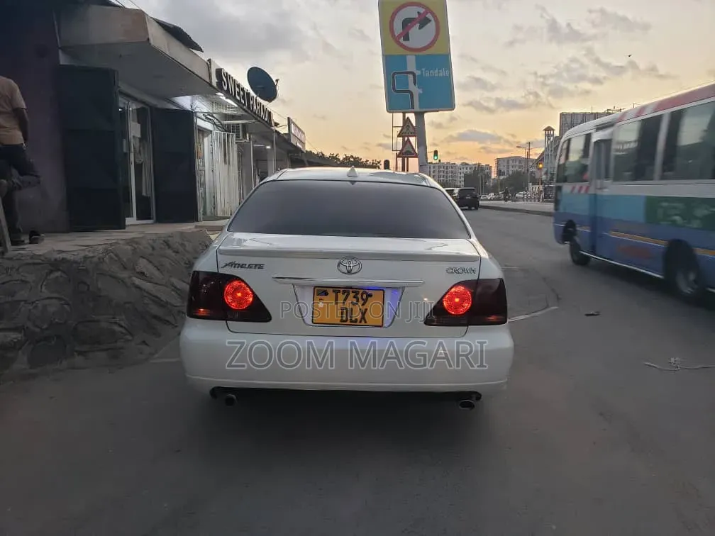 Toyota Crown 2004 White