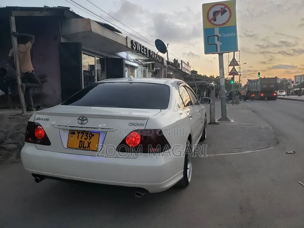 Toyota Crown 2004 White
