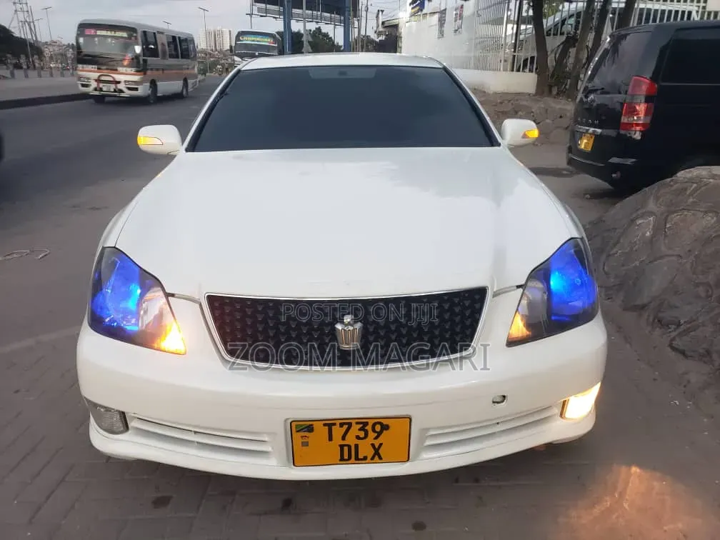 Toyota Crown 2004 White