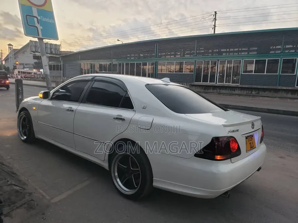 Toyota Crown 2004 White