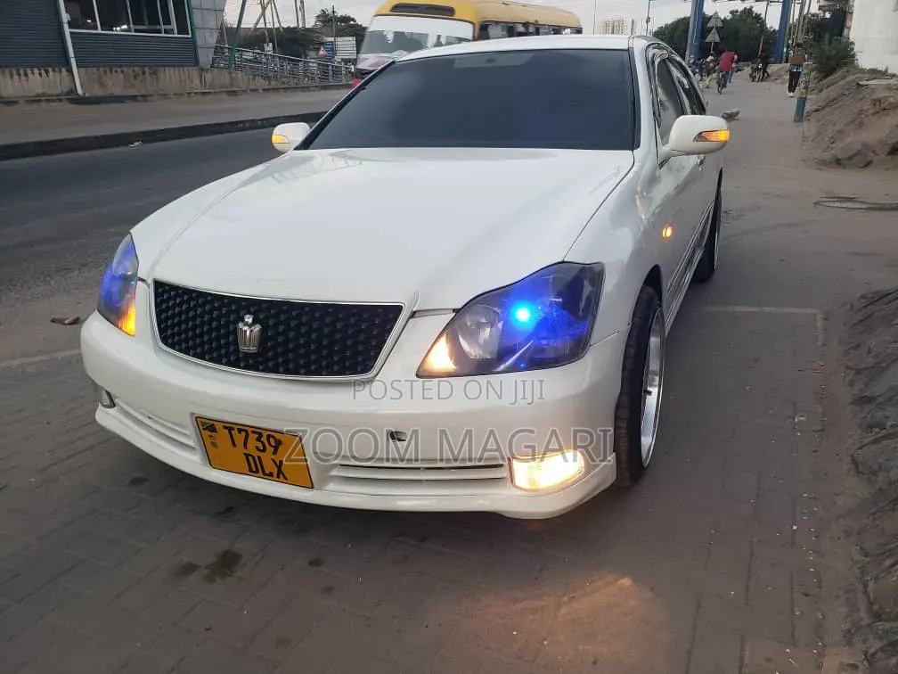 Toyota Crown 2004 White