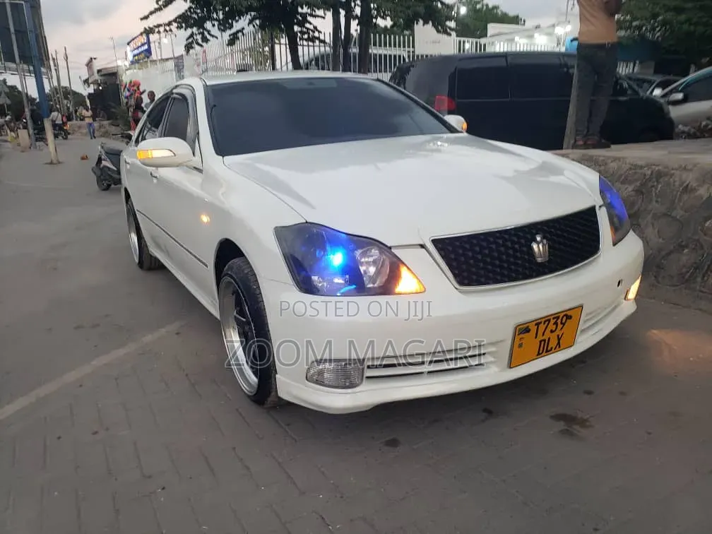 Toyota Crown 2004 White