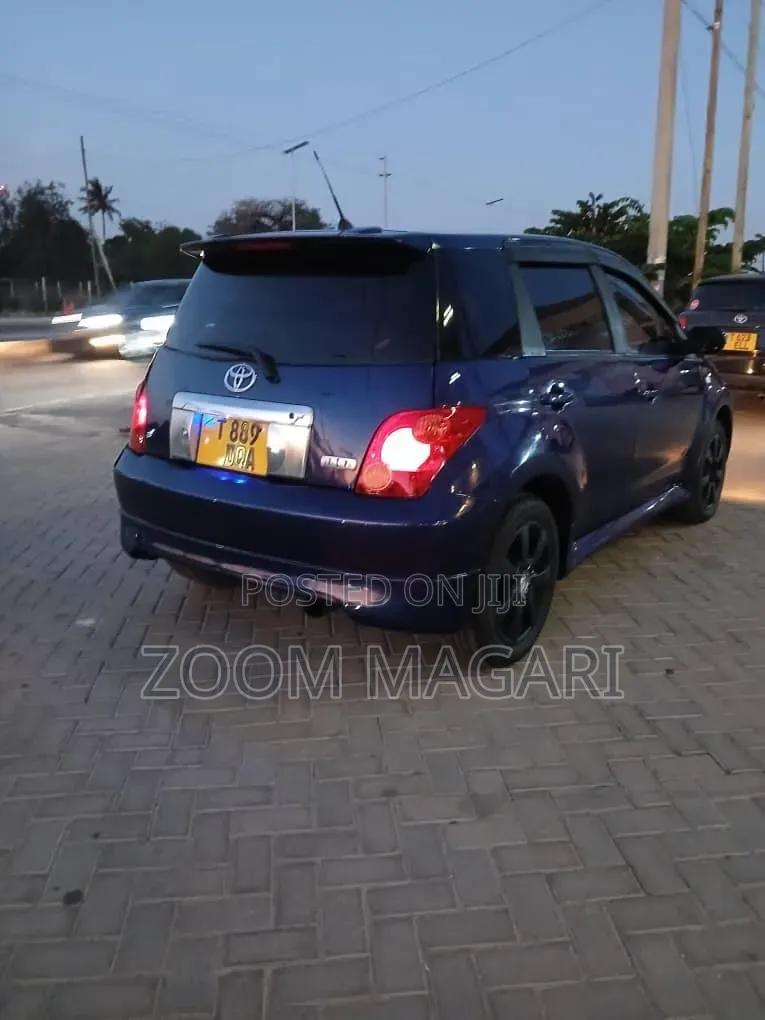 Toyota IST 2005 Blue